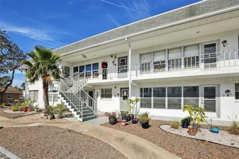 Condo in Clearwater, Florida, 1 bedroom  № 1808293 - photo 1