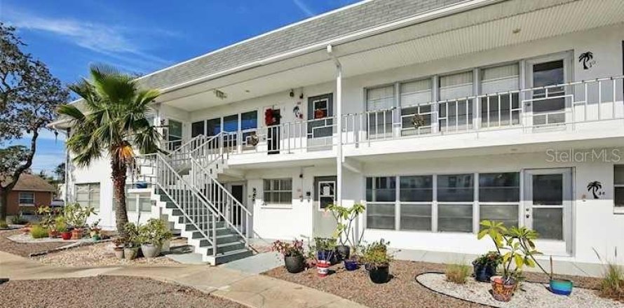 Condo in Clearwater, Florida, 1 bedroom № 1808293