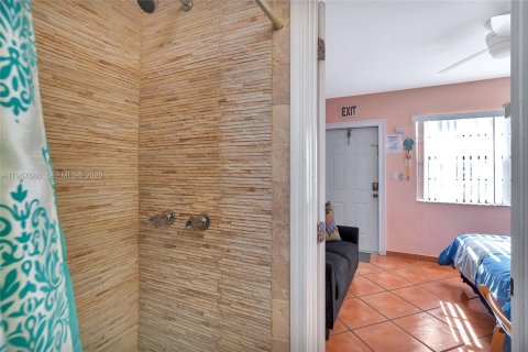 Condo in Hollywood, Florida  № 2029732 - photo 22