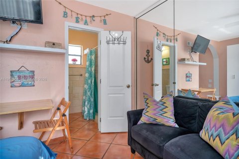 Condo in Hollywood, Florida  № 2029732 - photo 19