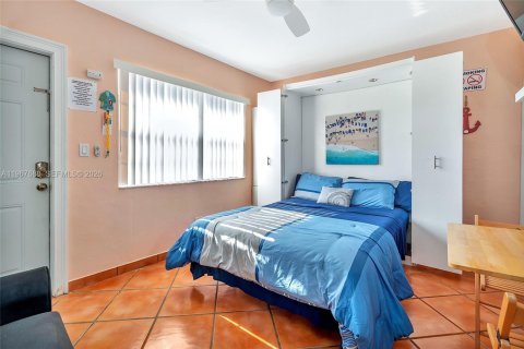 Condo in Hollywood, Florida  № 2029732 - photo 17