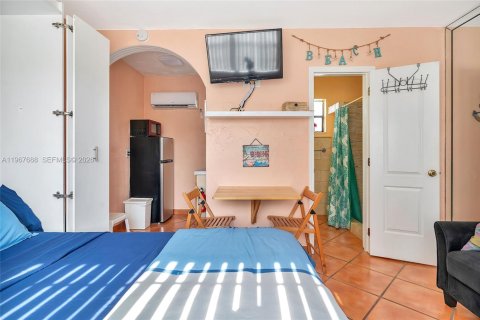 Condo in Hollywood, Florida  № 2029732 - photo 24