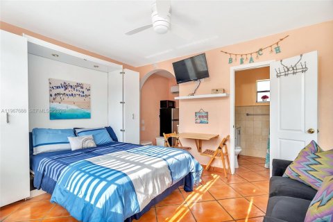 Condo in Hollywood, Florida  № 2029732 - photo 14