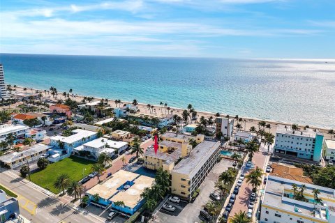 Condo in Hollywood, Florida  № 2029732 - photo 5