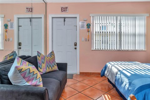 Condo in Hollywood, Florida  № 2029732 - photo 20