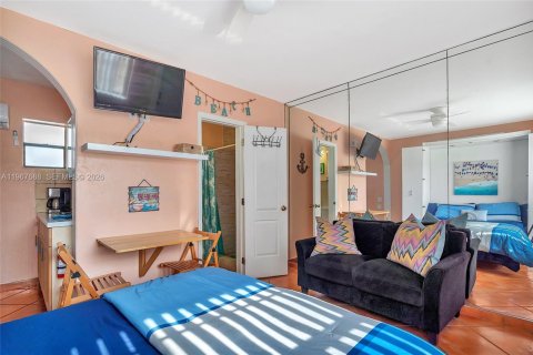 Condo in Hollywood, Florida  № 2029732 - photo 23