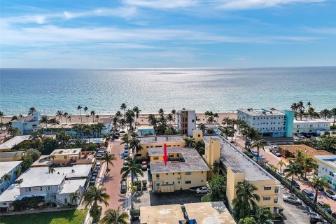 Condo in Hollywood, Florida  № 2029732 - photo 4