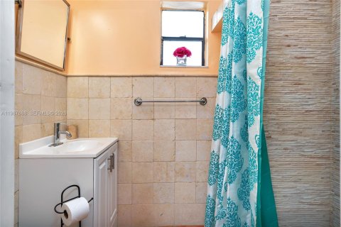 Condo in Hollywood, Florida  № 2029732 - photo 18