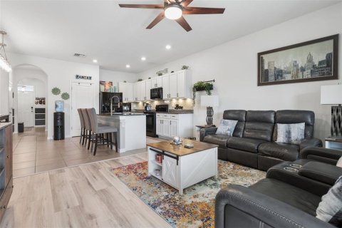 Touwnhouse à vendre à Odessa, Floride: 3 chambres, 155.43 m2 № 2416329 - photo 12