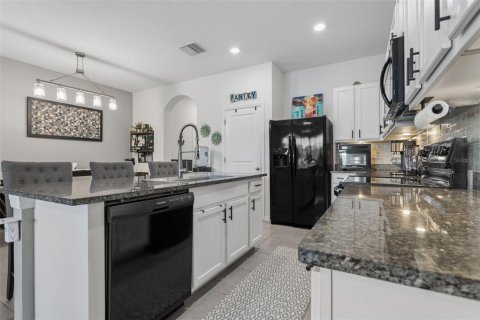 Touwnhouse à vendre à Odessa, Floride: 3 chambres, 155.43 m2 № 2416329 - photo 7