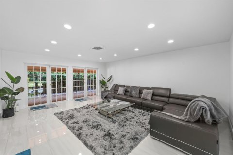 Купить виллу или дом в Лайтхаус-Пойнт, Флорида 3 комнаты, 241.08м2, № 2186513 - фото 5