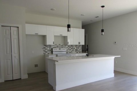 Casa en venta en Ocklawaha, Florida, 4 dormitorios, 154.96 m2 № 2222497 - foto 4
