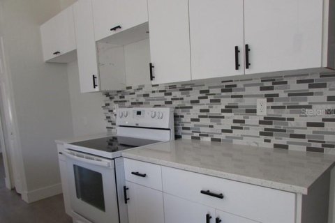 Casa en venta en Ocklawaha, Florida, 4 dormitorios, 154.96 m2 № 2222497 - foto 3