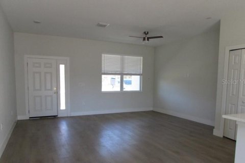 Casa en venta en Ocklawaha, Florida, 4 dormitorios, 154.96 m2 № 2222497 - foto 2