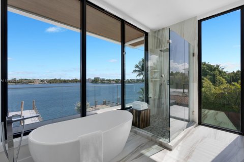 Villa ou maison à vendre à Miami Beach, Floride: 5 chambres, 333.24 m2 № 1922933 - photo 14