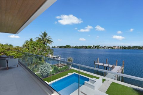 Villa ou maison à vendre à Miami Beach, Floride: 5 chambres, 333.24 m2 № 1922933 - photo 13