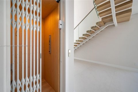 Villa ou maison à vendre à Miami Beach, Floride: 5 chambres, 333.24 m2 № 1922933 - photo 26