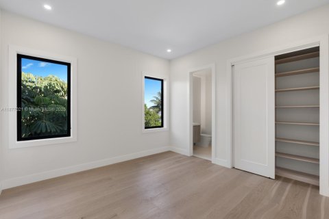 Villa ou maison à vendre à Miami Beach, Floride: 5 chambres, 333.24 m2 № 1922933 - photo 19