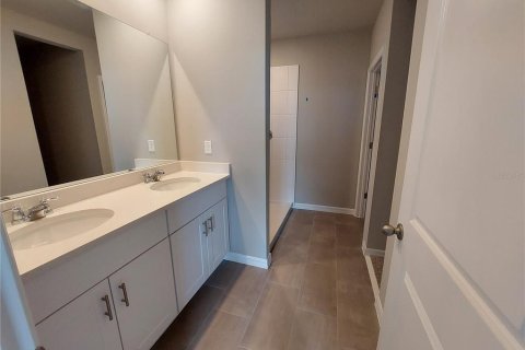 Villa ou maison à louer à Zephyrhills, Floride: 3 chambres, 137.77 m2 № 2107489 - photo 6