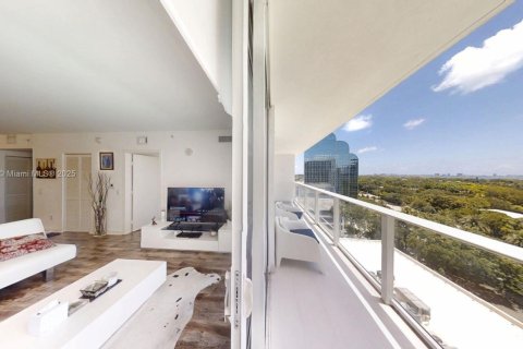Купить кондоминиум в Майами, Флорида 1 спальня, 67.82м2, № 2054492 - фото 11