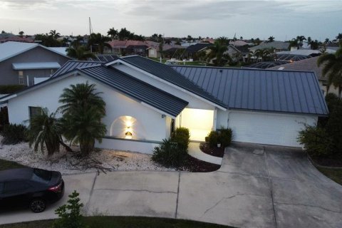House in Punta Gorda, Florida 3 bedrooms, 160.81 sq.m. № 2427557 - photo 7