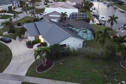 House in Punta Gorda, Florida 3 bedrooms, 160.81 sq.m. № 2427557 - photo 13