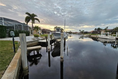 House in Punta Gorda, Florida 3 bedrooms, 160.81 sq.m. № 2427557 - photo 28