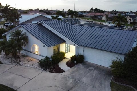 House in Punta Gorda, Florida 3 bedrooms, 160.81 sq.m. № 2427557 - photo 10