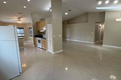 Casa en alquiler en Dania Beach, Florida, 3 dormitorios, 210.33 m2 № 1953445 - foto 10