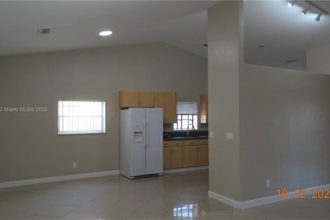 Casa en alquiler en Dania Beach, Florida, 3 dormitorios, 210.33 m2 № 1953445 - foto 4
