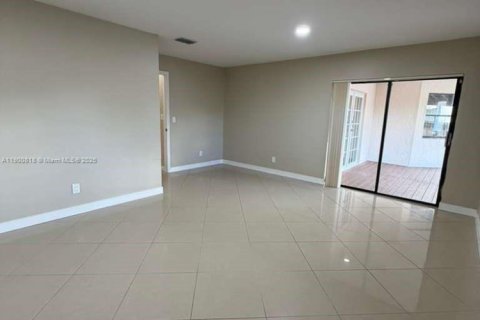 Casa en alquiler en Dania Beach, Florida, 3 dormitorios, 210.33 m2 № 1953445 - foto 16