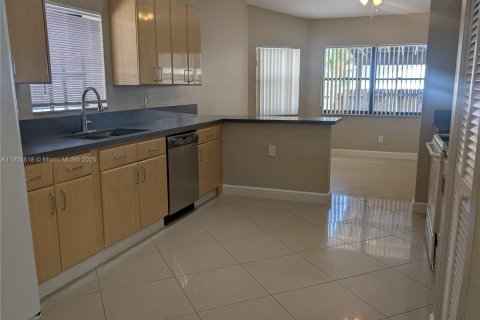 Casa en alquiler en Dania Beach, Florida, 3 dormitorios, 210.33 m2 № 1953445 - foto 5