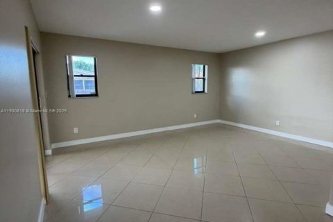 Casa en alquiler en Dania Beach, Florida, 3 dormitorios, 210.33 m2 № 1953445 - foto 14