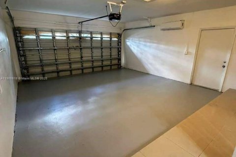 Casa en alquiler en Dania Beach, Florida, 3 dormitorios, 210.33 m2 № 1953445 - foto 25