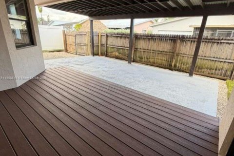 Casa en alquiler en Dania Beach, Florida, 3 dormitorios, 210.33 m2 № 1953445 - foto 2