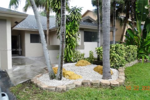 Casa en alquiler en Dania Beach, Florida, 3 dormitorios, 210.33 m2 № 1953445 - foto 1