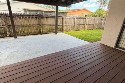 Casa en alquiler en Dania Beach, Florida, 3 dormitorios, 210.33 m2 № 1953445 - foto 12