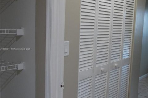 Casa en alquiler en Dania Beach, Florida, 3 dormitorios, 210.33 m2 № 1953445 - foto 19