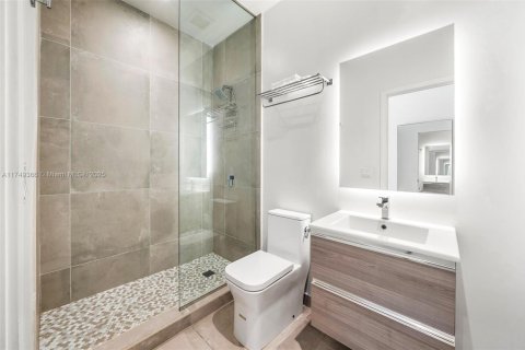 Condominio en venta en Miami, Florida, 37.63 m2 № 1985372 - foto 3