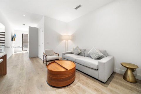 Condominio en venta en Miami, Florida, 37.63 m2 № 1985372 - foto 4