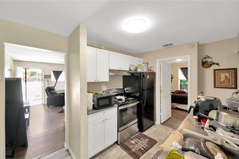 Купить коммерческую недвижимость в Лейк-Уэльс, Флорида № 1934273 - фото 9