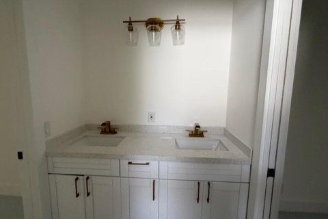 House in Weston, Florida 5 bedrooms, 278.71 sq.m. № 2420848 - photo 6