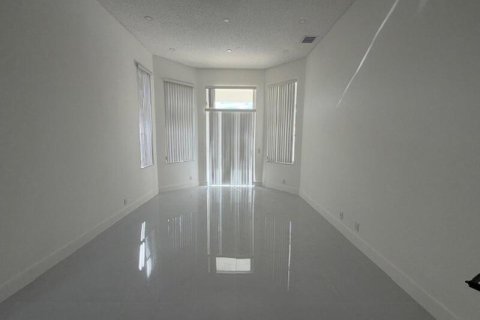 House in Weston, Florida 5 bedrooms, 278.71 sq.m. № 2420848 - photo 4