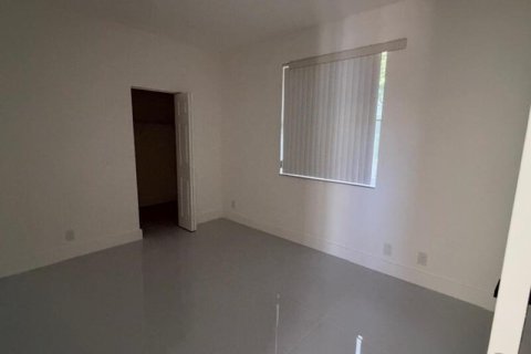 House in Weston, Florida 5 bedrooms, 278.71 sq.m. № 2420848 - photo 9