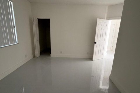 House in Weston, Florida 5 bedrooms, 278.71 sq.m. № 2420848 - photo 5