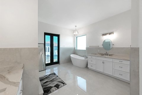 House in Madeira Beach, Florida 5 bedrooms, 363.53 sq.m. № 1608659 - photo 27