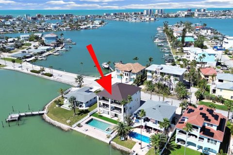 House in Madeira Beach, Florida 5 bedrooms, 363.53 sq.m. № 1608659 - photo 24