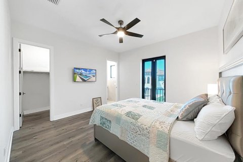 House in Madeira Beach, Florida 5 bedrooms, 363.53 sq.m. № 1608659 - photo 5