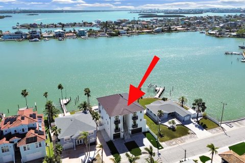 House in Madeira Beach, Florida 5 bedrooms, 363.53 sq.m. № 1608659 - photo 15
