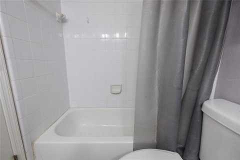 House in Alachua, Florida 4 bedrooms, 140.56 sq.m. № 1898971 - photo 28